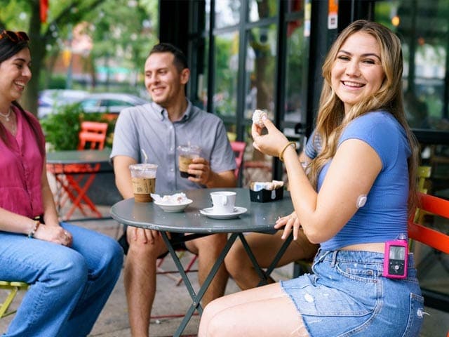 Simplera Sync on woman eating