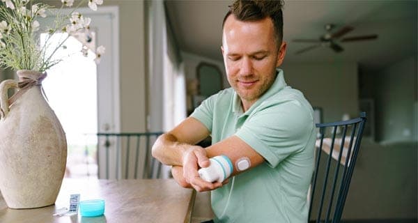 Man using Simplera CGM
